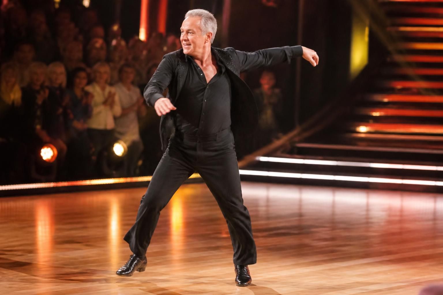 découvrez le parcours de claude dartois dans 'danse avec les stars', ses performances et moments marquants dans l'émission.
