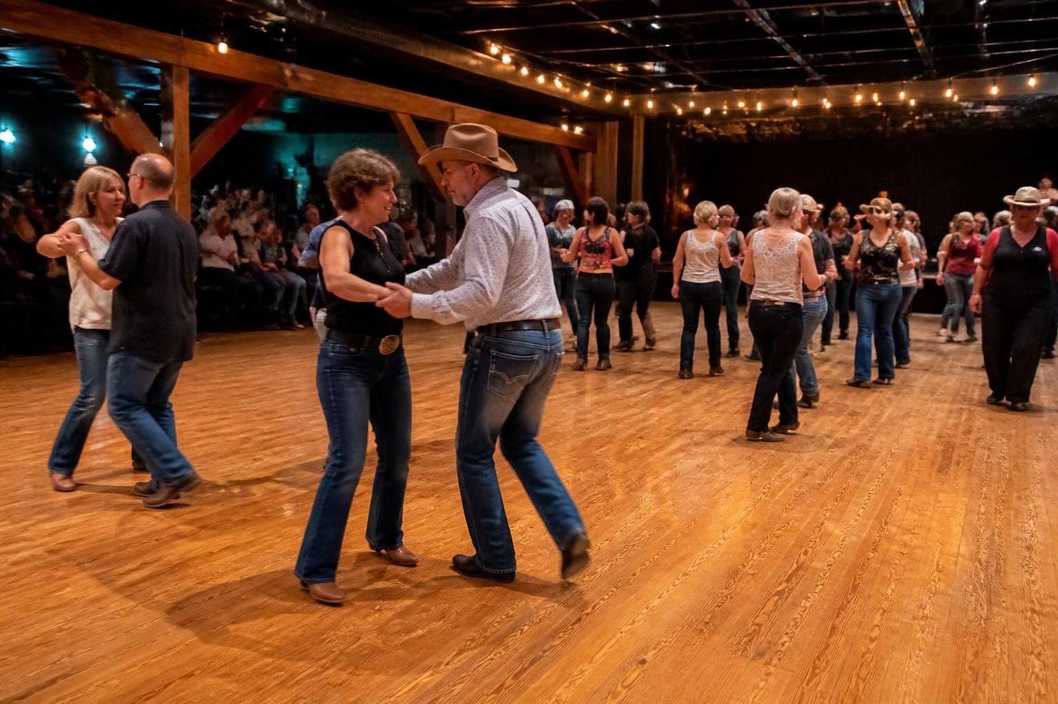 découvrez les danses américaines incontournables, leurs styles cultes et les influences qui ont marqué l'histoire de la danse aux états-unis.