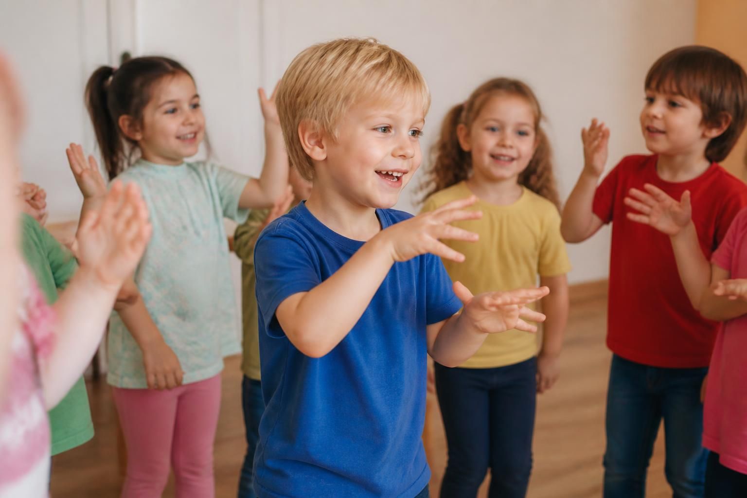 découvrez 'jean petit danse' : paroles simples, gestes amusants et bienfaits pédagogiques pour les enfants, favorisant leur développement moteur et leur joie.