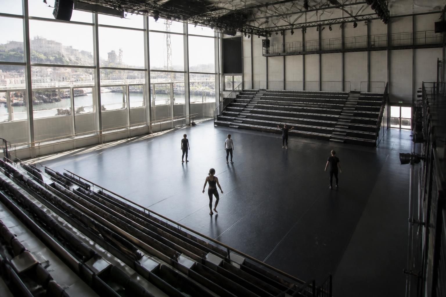 découvrez klap maison pour la danse : un espace dédié à la danse avec une programmation variée, des événements captivants et des conseils pratiques pour profiter pleinement de votre expérience.