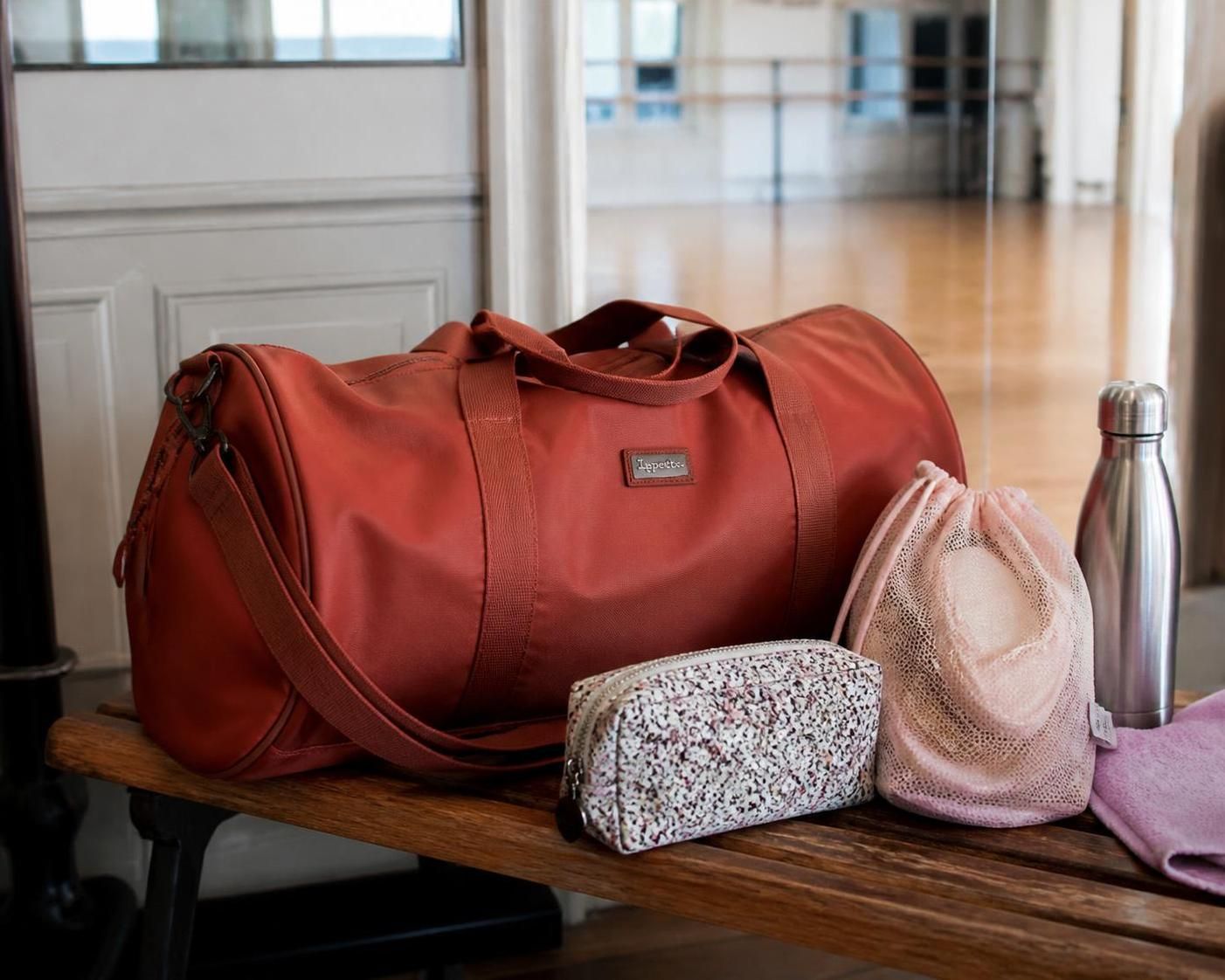 découvrez comment choisir un sac de danse pratique et élégant, idéal pour transporter votre tenue et accessoires lors de vos cours et spectacles.
